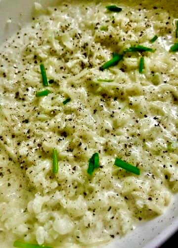 KETO LOW-CARB PALEO CAULIFLOWER RISOTTO WITH WINE AND PARMESAN