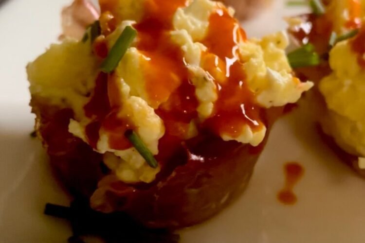 KETO LOW-CARB PROSCIUTTO CUPS WITH SCRAMBLED EGGS WITH CREAM CHEESE