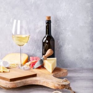 Zero alcohol wine and cheese